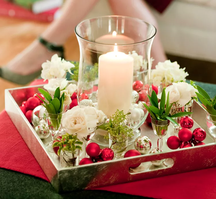 centrotavola rose recise e candela