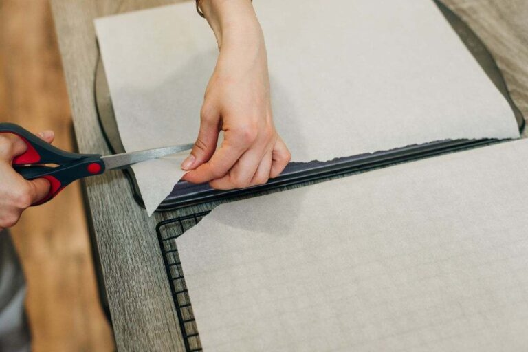 Carta da forno: usi sorprendenti che vanno oltre la cucina usi della carta da forno