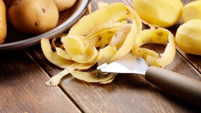 Coltivare patate dalle bucce? Il trucco che ti sorprenderà come puoi usare le bucce delle patate