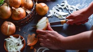 come fare per eliminare l'odore di cipolla dalle mani