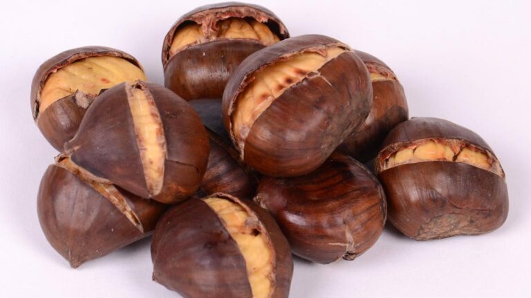 Il metodo infallibile per castagne morbide e facili da sbucciare Il metodo per avere castagne morbide