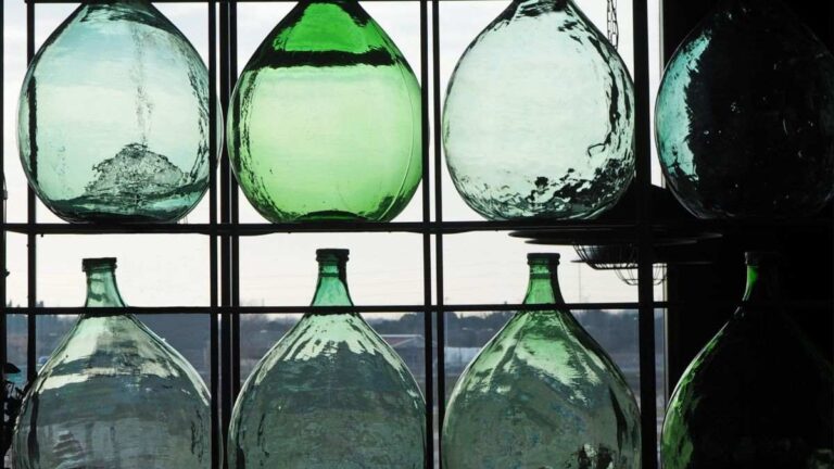 Damigiane di vetro: 3 modi creativi per dare un tocco originale alla tua casa idee decorative con le damigiane