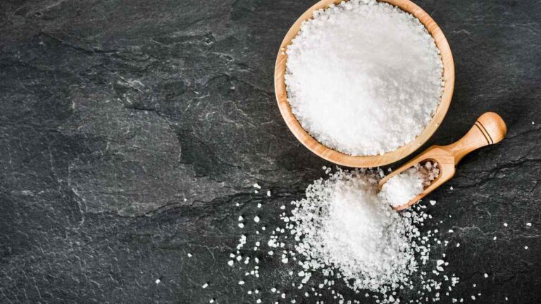 Scopri il trucco del sale: il rimedio naturale per WC sempre pulito e senza calcare scopri il sale, il rimedio naturale per pulire il wc