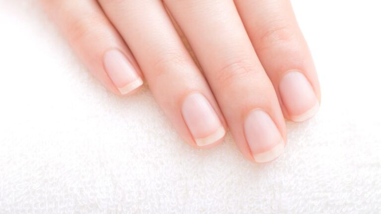 Cuticole sempre in ordine? Scopri il metodo per rallentarne la crescita come rallentare la crescita delle cuticole