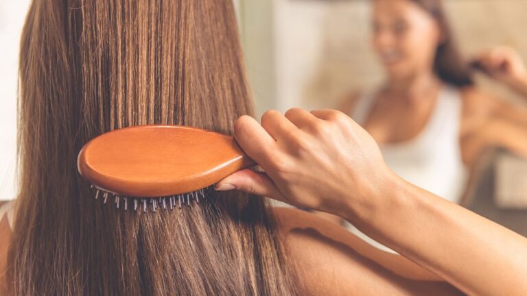 La tua spazzola è più sporca di quanto pensi! Scopri come igienizzarla correttament Pulizia Spazzole per capelli