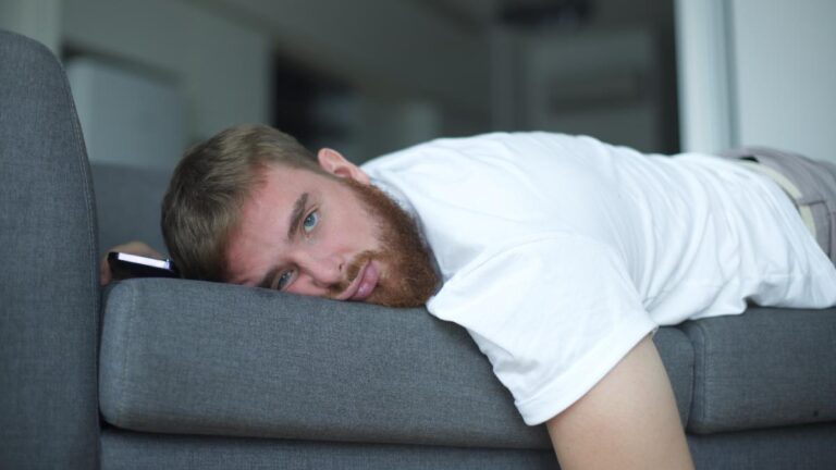 Questi 7 segni zodiacali hanno sempre una scusa per rimandare tutto Segno zodiacali che amano procrastinare