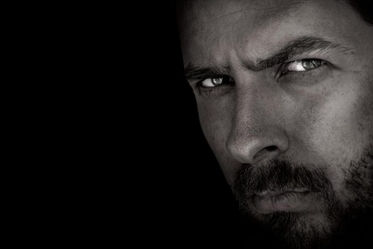 Il lato misterioso degli uomini Scorpione: cosa aspettarsi in una relazione? Uscire con un uomo Scorpione