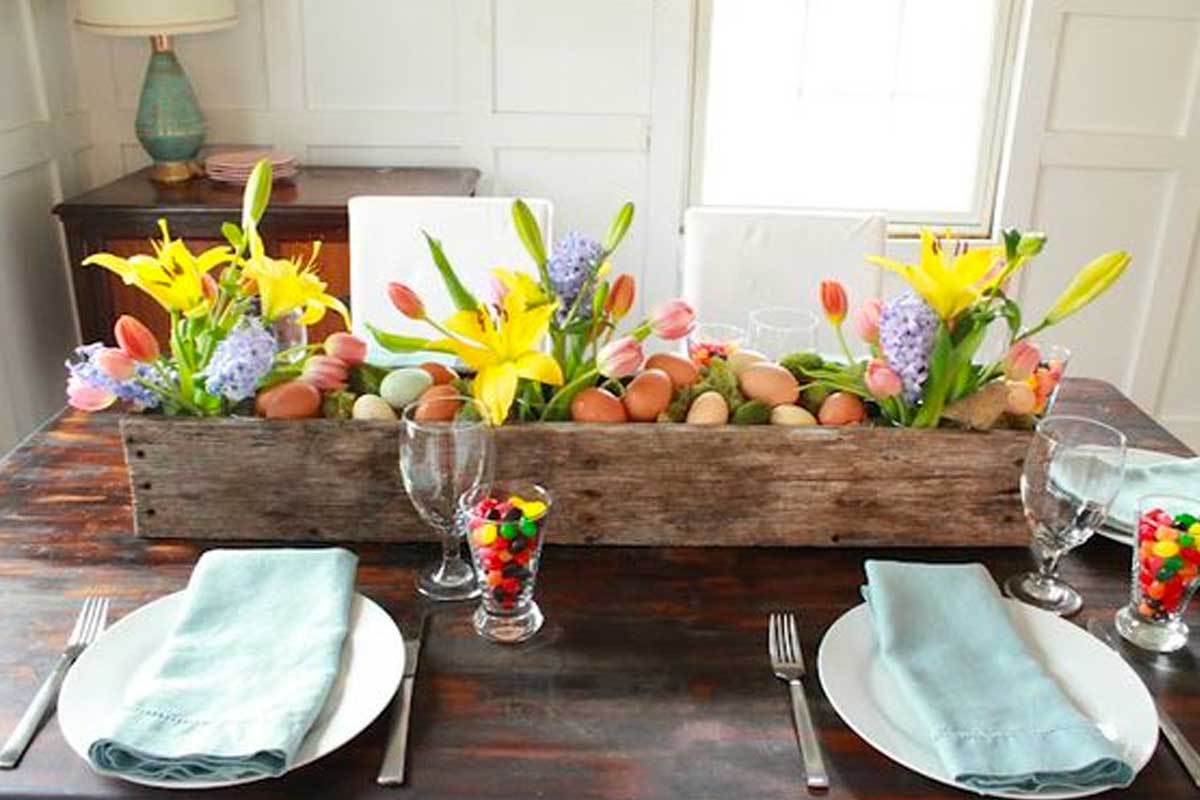 cassetta di legno come centrotavola pasquale